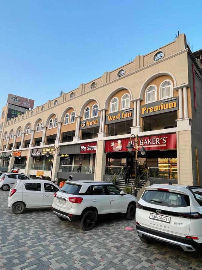 Hotel West Inn Premium Kharar ภายนอก รูปภาพ