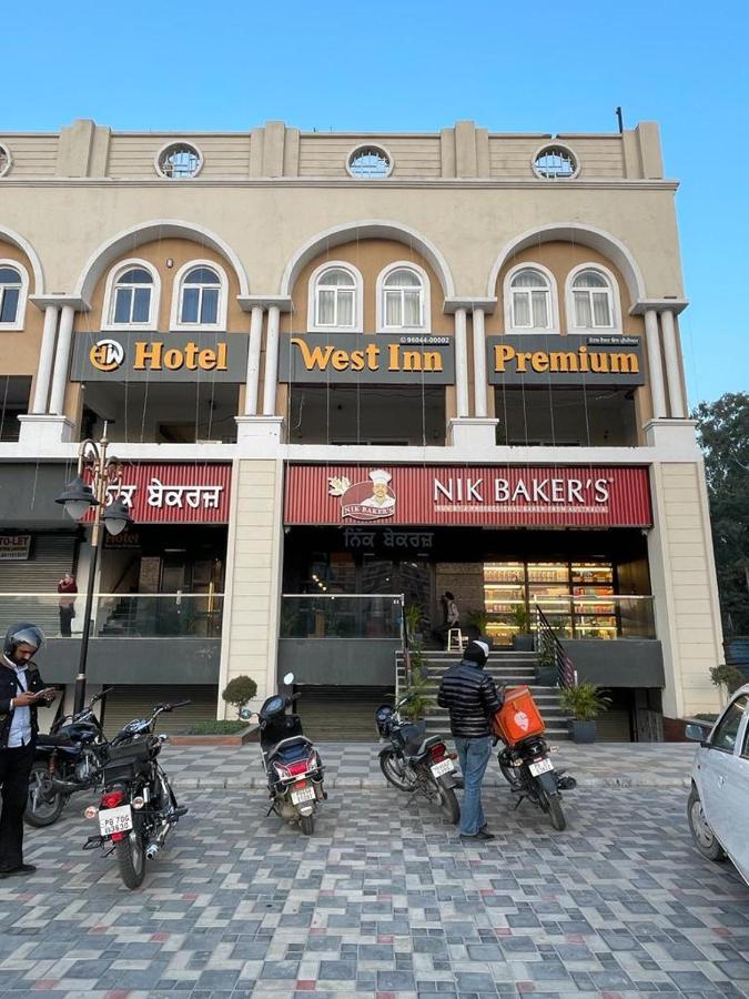 Hotel West Inn Premium Kharar ภายนอก รูปภาพ