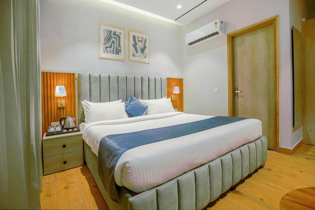 Hotel West Inn Premium Kharar ภายนอก รูปภาพ